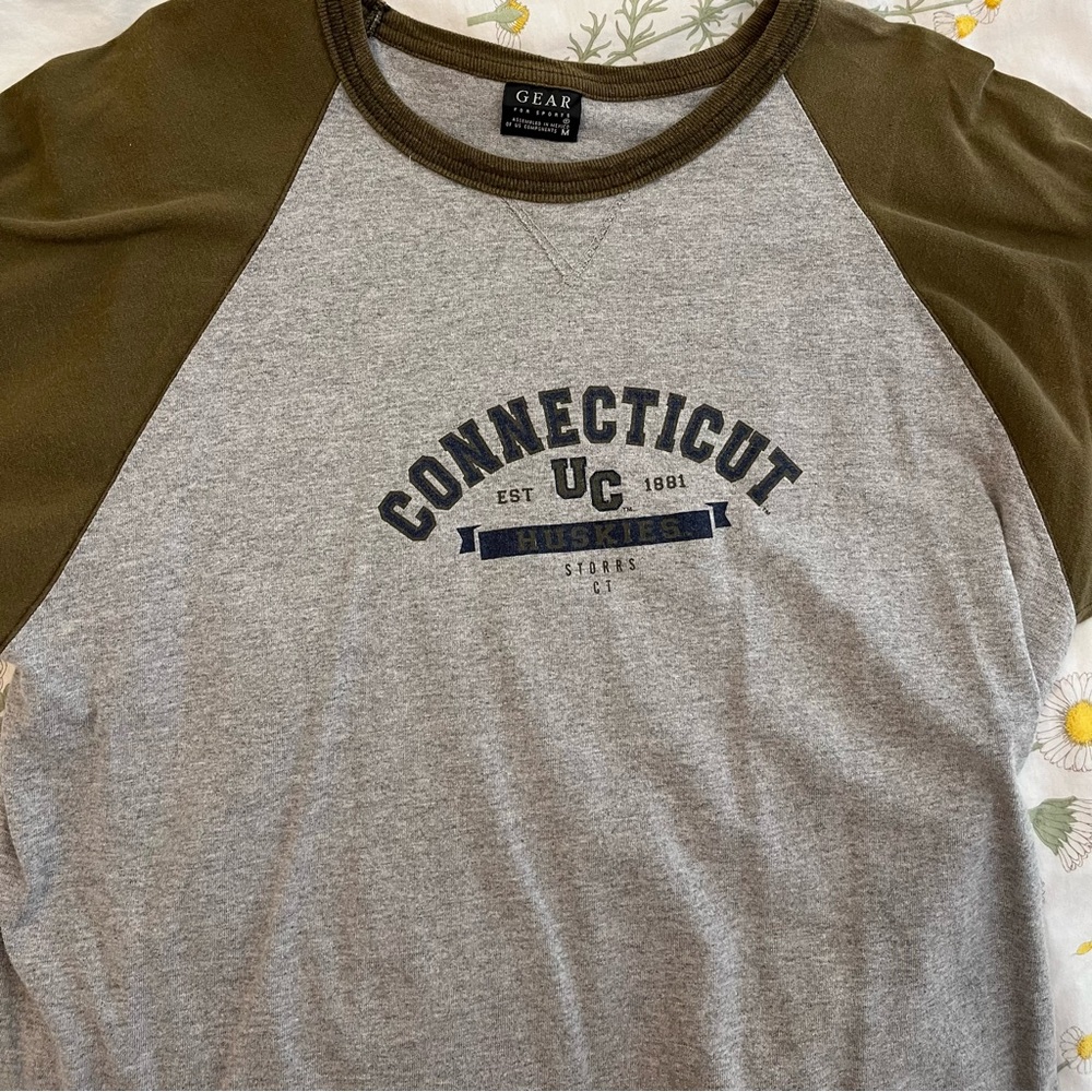 UConn  University of Connecticut Huskies shirt. Gray w/ olive 3/4 length sleeves